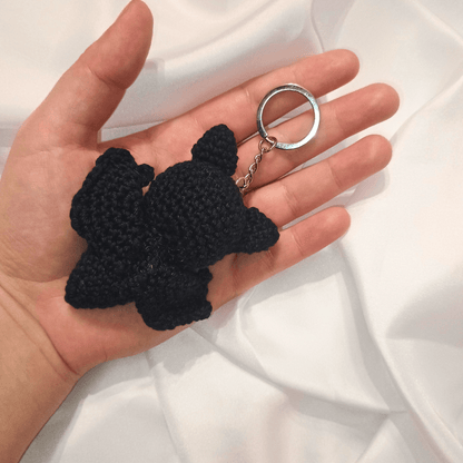 Éjféli Denevér kulcstartó – prémium alternatív kiegészítő, hátulról | Midnight Bat Keychain – premium alternative accessory, back view