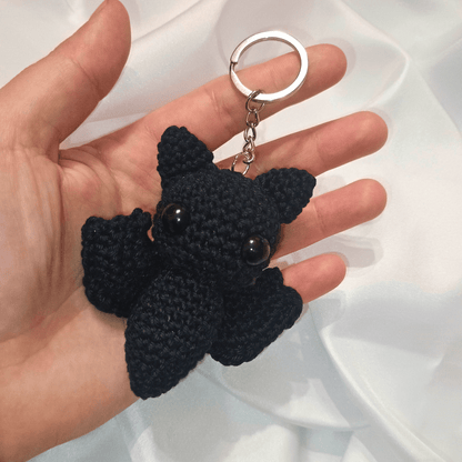 Éjféli Denevér kulcstartó – prémium alternatív kiegészítő, elölnézet | Midnight Bat Keychain – premium alternative accessory, front view